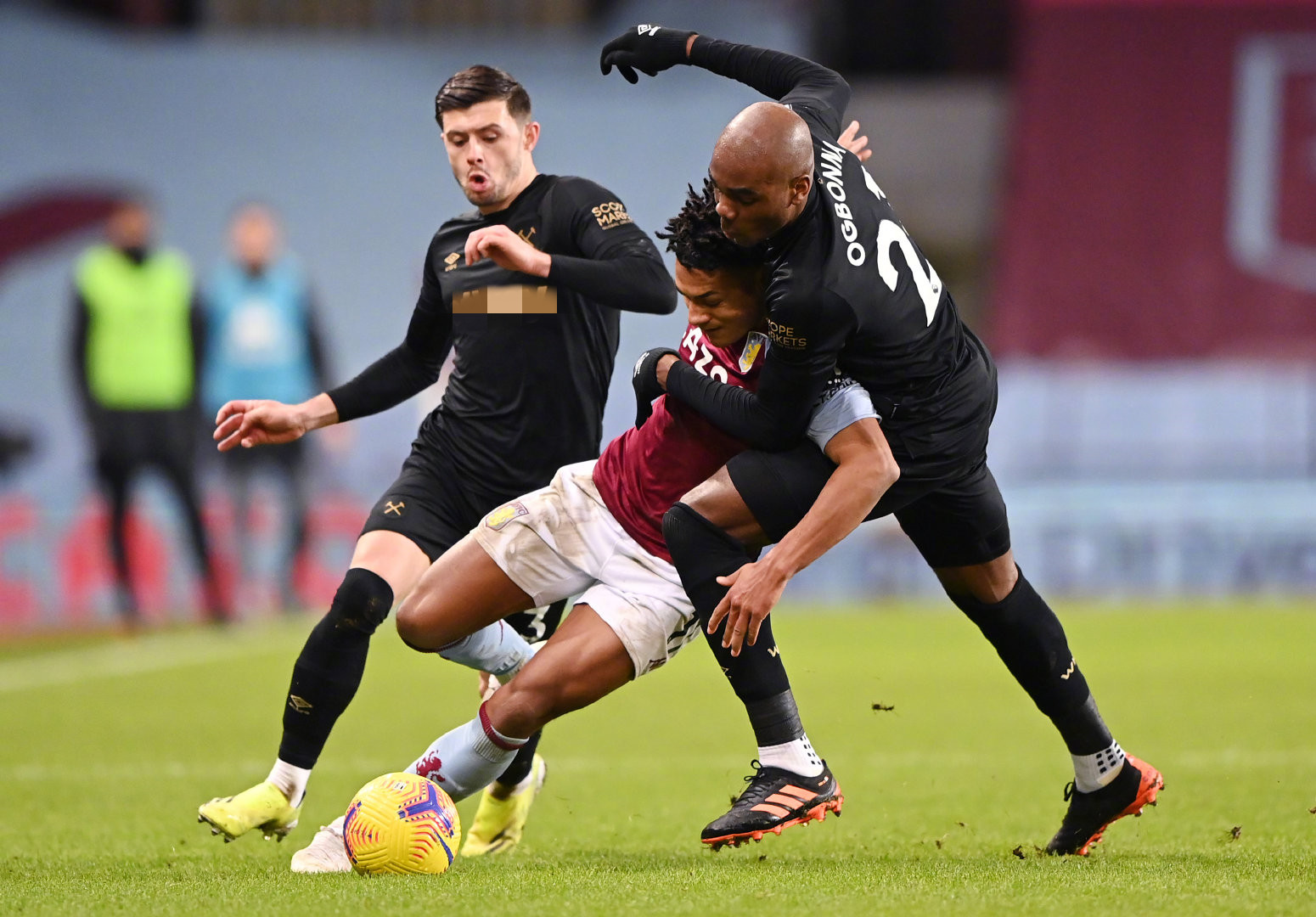 了周琦无奈 了周琦无奈